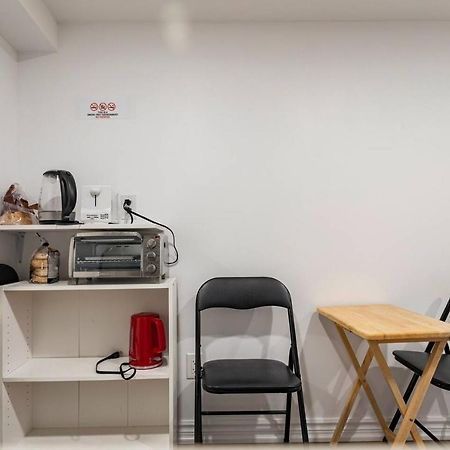 Simple & Tidy Private Rooms Toronto Exterior foto