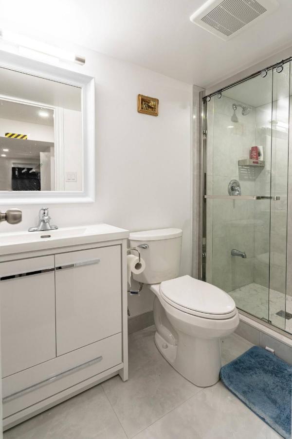 Simple & Tidy Private Rooms Toronto Exterior foto