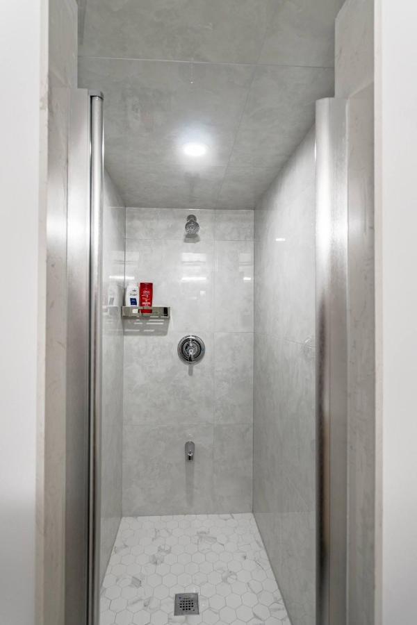 Simple & Tidy Private Rooms Toronto Exterior foto
